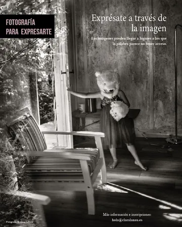 Cartel del taller «Fotografía para expresarte»: una figura con máscara de oso en una habitación a contraluz